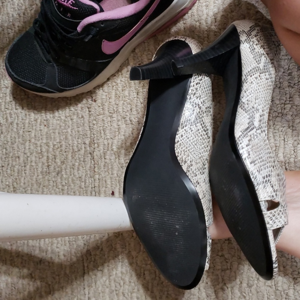 Heels - Picture 4 of 4